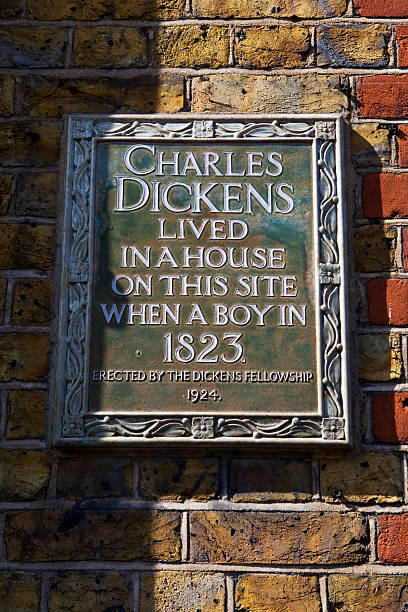 charles dickens placca a londra - charles dickens foto e immagini stock