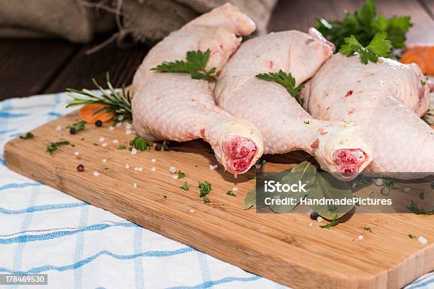 Zubereitete Hühnerfleisch Beine Stockfoto und mehr Bilder von Filetiert - Filetiert, Fleisch, Fotografie