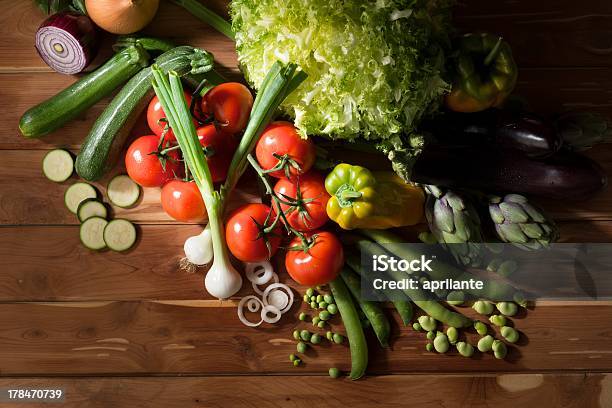 Foto de Legumes e mais fotos de stock de Abobrinha - Abobrinha, Agricultura, Alcachofra
