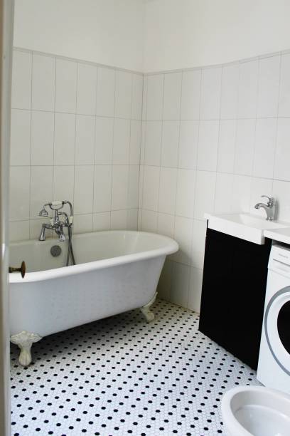 istock Modern bathroom in black and white 1784711916