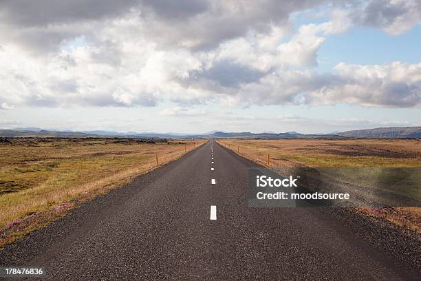 Caminho Para O Céu - Fotografias de stock e mais imagens de Alfalto - Alfalto, Azul, Beleza natural