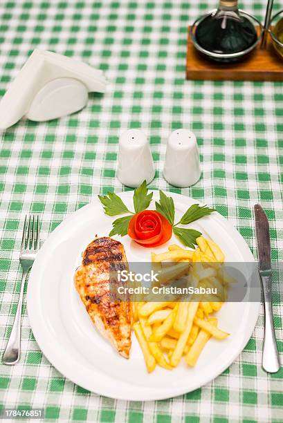 Foto de Pipeta De Frango Grelhado e mais fotos de stock de Batata Frita de Pacote - Batata Frita de Pacote, Batatas Prontas, Churrasco