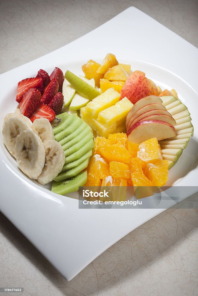 Fatias de frutas em um prato - Foto de stock de Abacaxi royalty-free