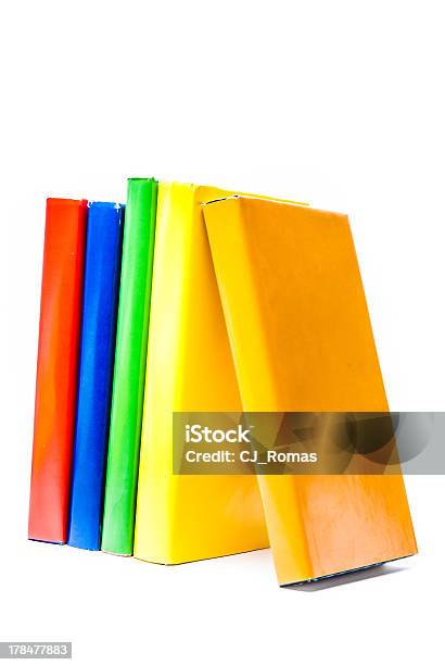 Photo libre de droit de Coloré De Vrais Livres Sur Fond Blanc banque d'images et plus d'images libres de droit de Apprentissage - Apprentissage, Bibliothèque, Bleu