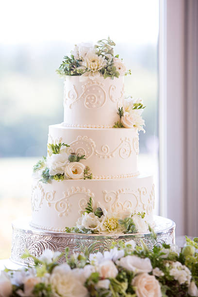 Wedding Cake White Wedding Cake with Flowers on a Cake Stand wedding cake stock pictures, royalty-free photos & images
