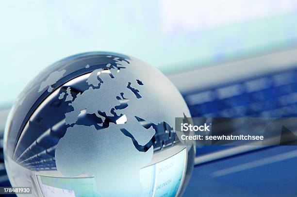 Crystal Globe Stockfoto und mehr Bilder von Büro - Büro, Blau, Computer