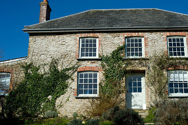istock English country house 178483517