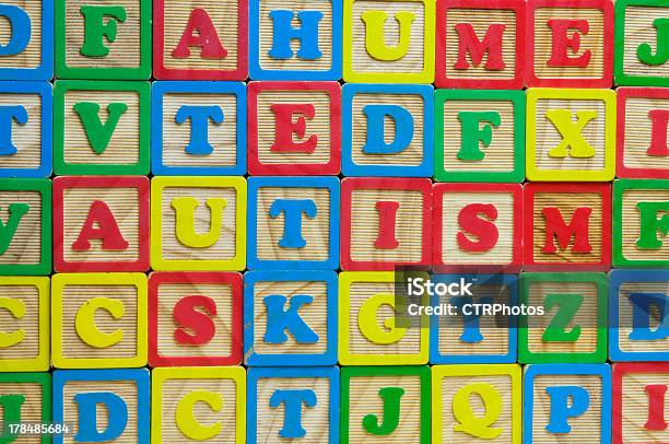 Autismo Alfabeto Cuadras Foto de stock y más banco de imágenes de Asistencia sanitaria y medicina - Asistencia sanitaria y medicina, Autismo, Bloque - Forma