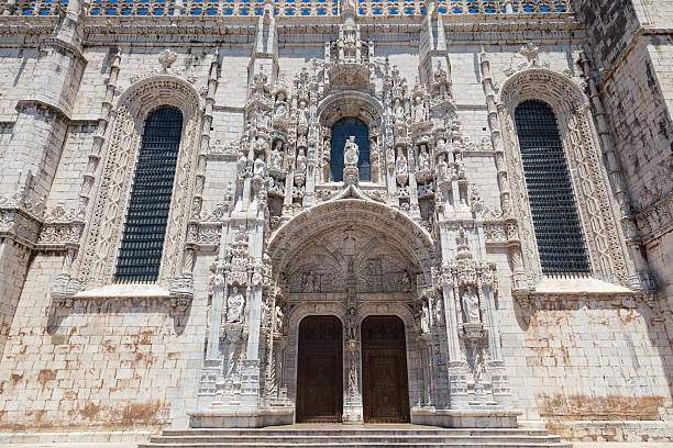 포르티코 of 제로니모스 수도원 - monastery of jeronimos 뉴스 사진 이미지