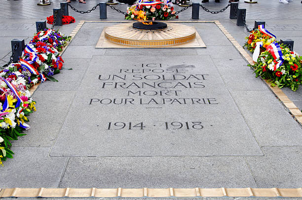 istock Flame of the unknown soldier in Paris 178487049
