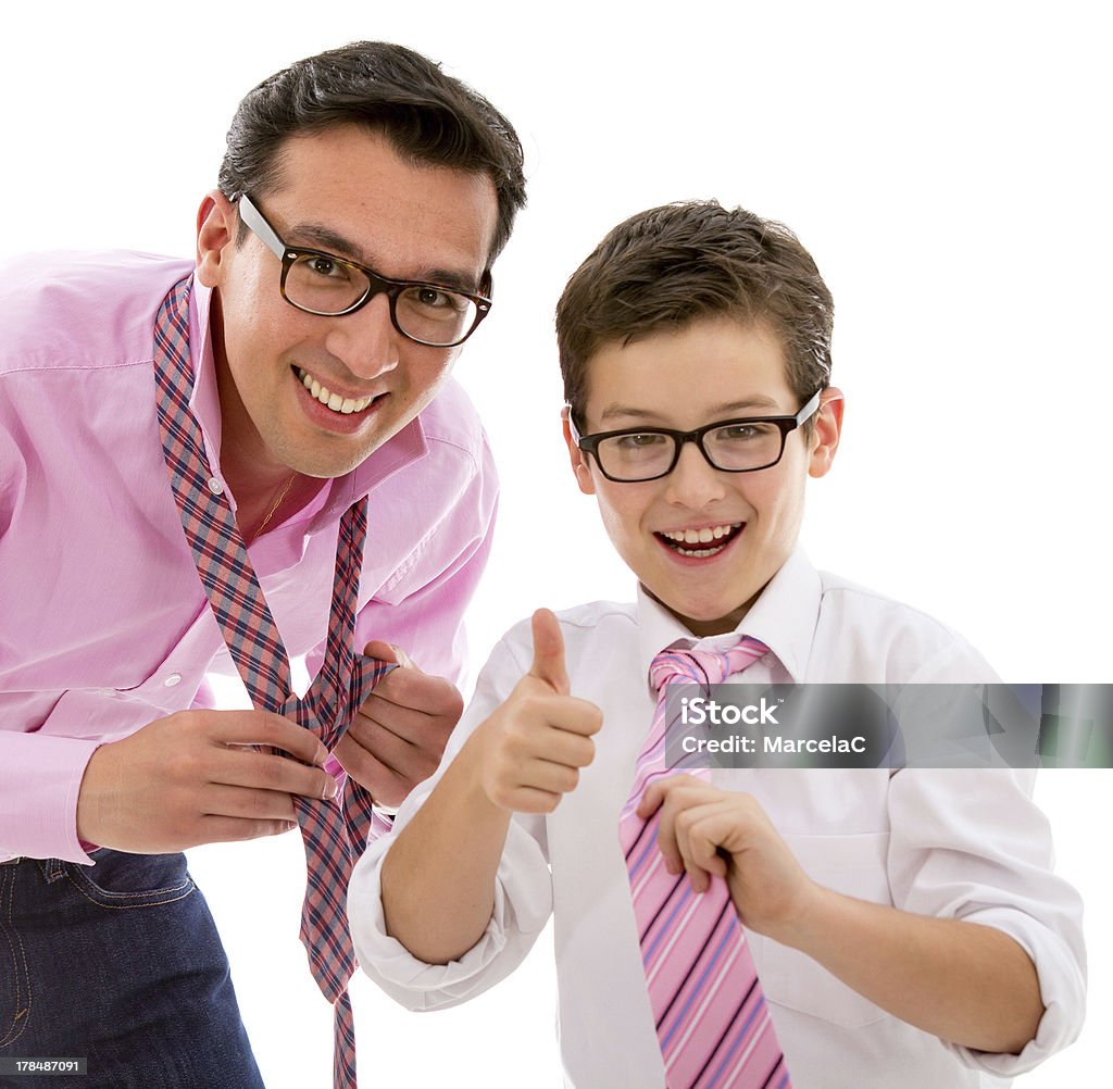 Homens aprender a resolver um nó de aperto - Royalty-free Adolescência Foto de stock