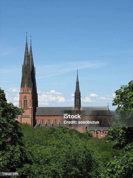 Domkyrkan En Uppsala Foto de stock y más banco de imágenes de Aguja - Chapitel - Aguja - Chapitel, Arquitectura, Arquitectura exterior