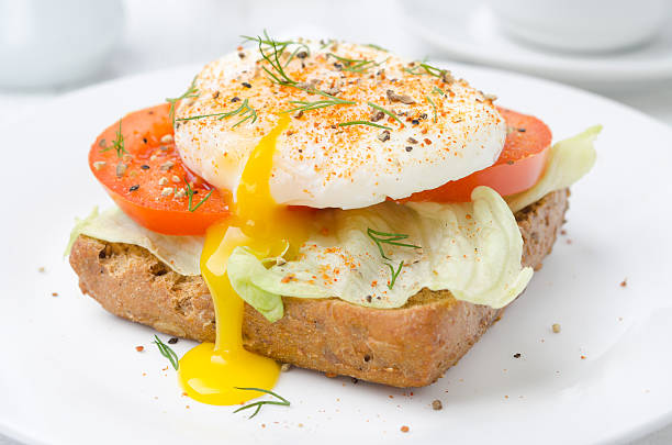 istock toast with tomato, lettuce and poached egg for breakfast closeup 178487471