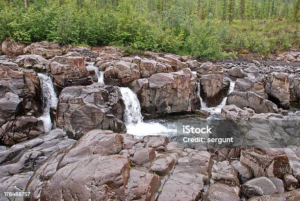 Cascada Seis Inyecciones En El Río Foto de stock y más banco de imágenes de Aire libre - Aire libre, Altiplanicie, Aventura