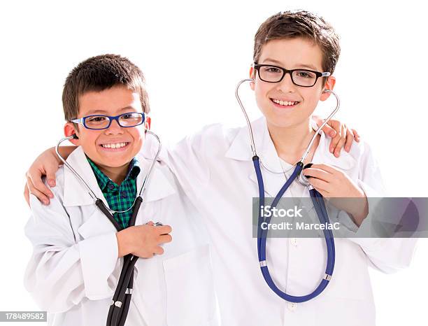 Feliz Jovens Médicos - Fotografias de stock e mais imagens de Adulto - Adulto, Alegria, Aspiração