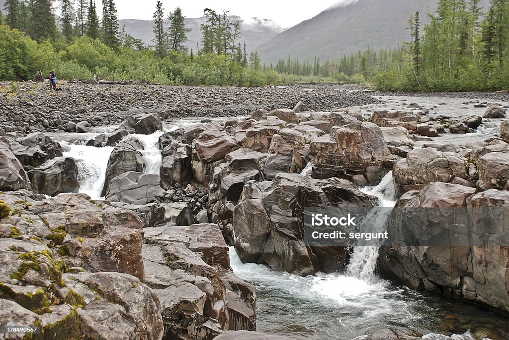 "cascada" seis inyecciones en el río. - Foto de stock de Aire libre libre de derechos