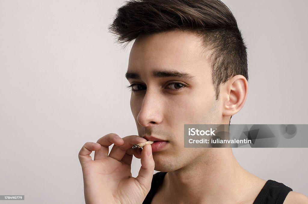 Palenie może być seksowna i niebezpieczne. - Zbiór zdjęć royalty-free (Choroba)