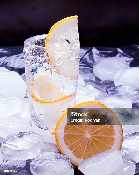 Rosyjski Wódka - zdjęcia stockowe i więcej obrazów Alkohol - napój - Alkohol - napój, Chłodny, Ciecz