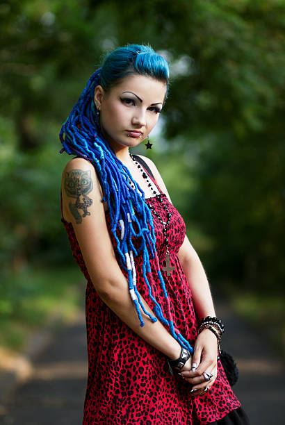 manga chica con el pelo teñido azul - bizarre women portrait pierced fotografías e imágenes de stock