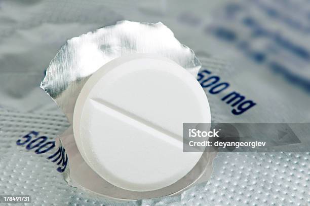 Weiße Tablette Mit Einem Rucksack Sehr Nahaufnahme Stockfoto und mehr Bilder von Antibiotikum - Antibiotikum, Blase - Verletzung, Dosis