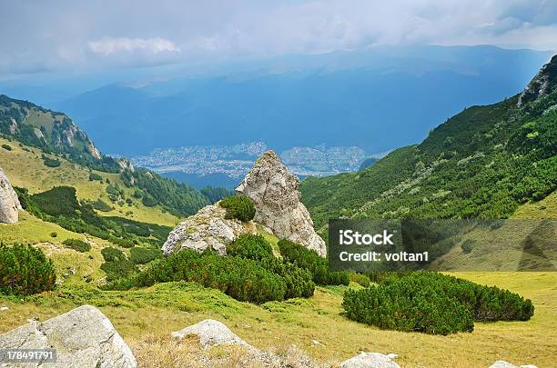 Foto de Carpathian Montanhas e mais fotos de stock de Afiado - Afiado, Azul, Beleza natural - Natureza