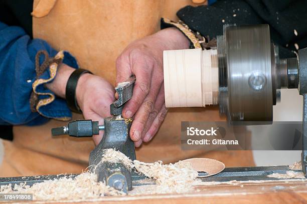 Carpentiere Artigiano - Fotografie stock e altre immagini di Addetto alla manutenzione - Addetto alla manutenzione, Adulto, Adulto in età matura