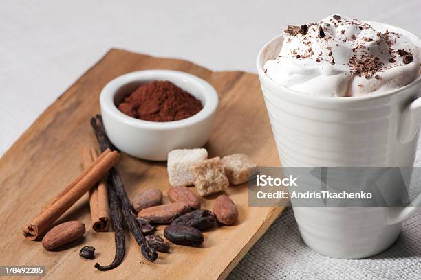 Copa De Chocolate Foto de stock y más banco de imágenes de Alimento - Alimento, Asado - Alimento cocinado, Azúcar