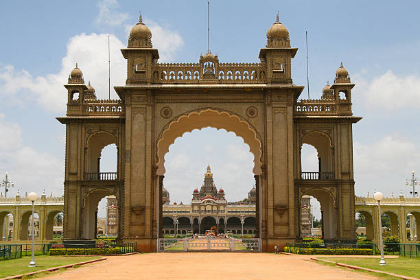 palais de mysore en inde - bangalore karnataka india famous place photos et images de collection