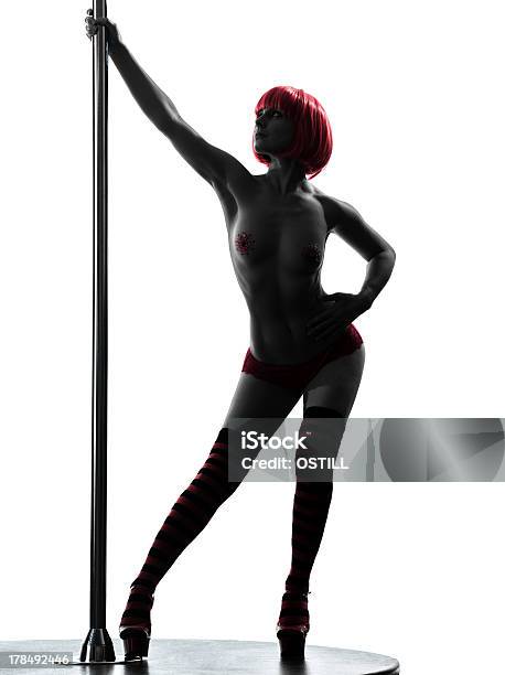 Silhouette Donna Ballerina Di Pole Dance - Fotografie stock e altre immagini di Tacchi alti - Tacchi alti, Ballerina di pole dance, Rappresentazione