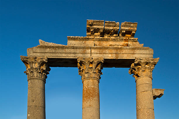 diocaesarea ローマ寺院でメルスィン、トルコで冬季（『uzuncaburc - uzuncaburc temple roman mediterranean culture ストックフォトと画像