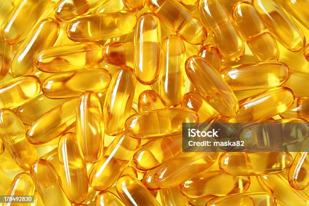 Fish Oil Stockfoto und mehr Bilder von Fischöl - Fischöl, Fotografie, Gelb