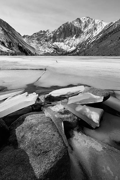 istock Winter view of a mountain lake 178492998