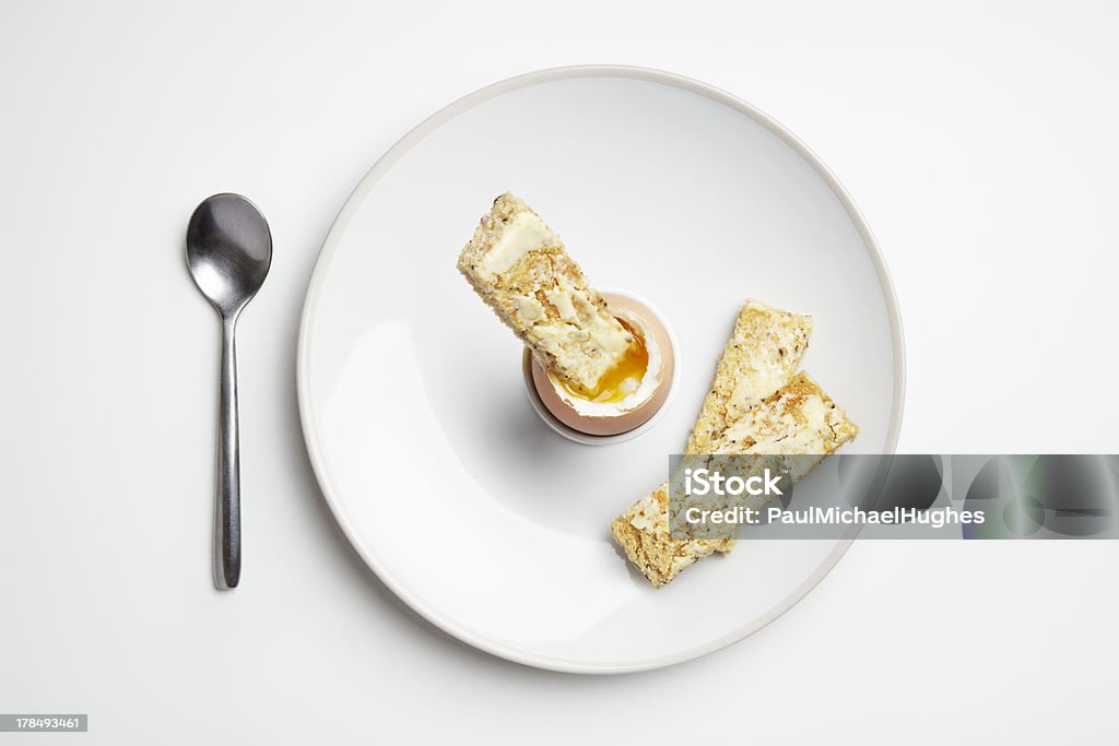 Gekochtes Ei und toast Soldaten auf Teller mit Löffel - Lizenzfrei Dippen Stock-Foto