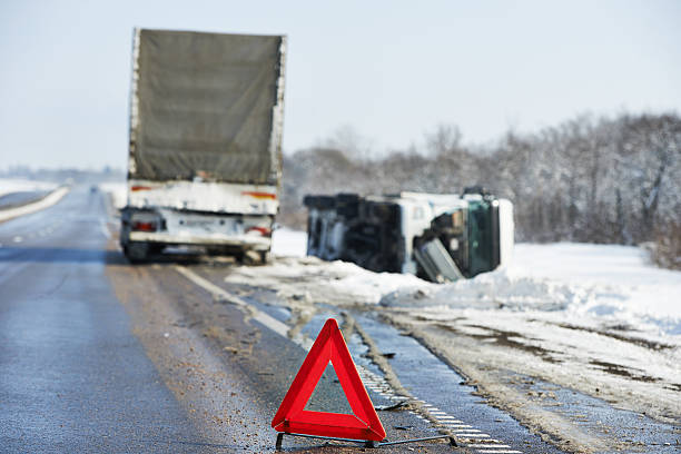 winter car crash Lorry trailer car crash smash accident on an slippery winter snow interstate road ditch stock pictures, royalty-free photos & images