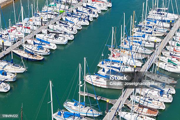 Dock 가득 Sailboats 공중 뷰 0명에 대한 스톡 사진 및 기타 이미지 - 0명, 공중 뷰, 도시