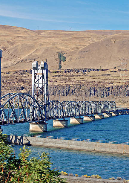 istock Bridge over the Columbia River 178494388