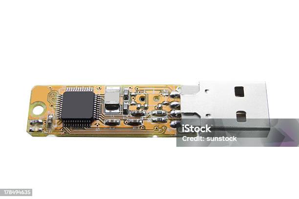 Unidade Flash Usb - Fotografias de stock e mais imagens de Circuito Integrado de Computador - Circuito Integrado de Computador, Dispositivo de Memória USB, Figura para recortar