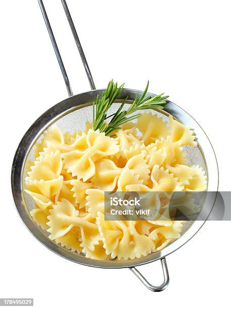 Farfalle In Un Colabrodo - Fotografie stock e altre immagini di Bollito - Bollito, Cibi e bevande, Cibo