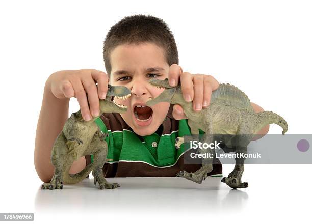 Dino Unfall Stockfoto und mehr Bilder von Dinosaurier - Dinosaurier, Freisteller – Neutraler Hintergrund, Kind