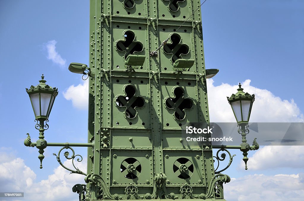 Liberty Bridge Lantern - Foto de stock de Arquitetura royalty-free