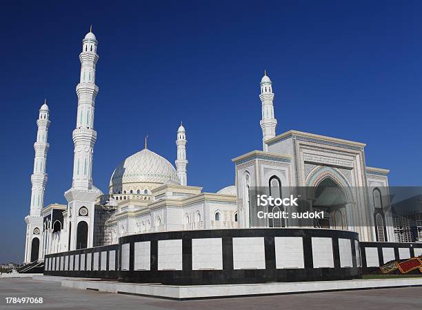 아름다운 모스크인 아스타나 관광에 대한 스톡 사진 및 기타 이미지 - 관광, 0명, 건물 외관