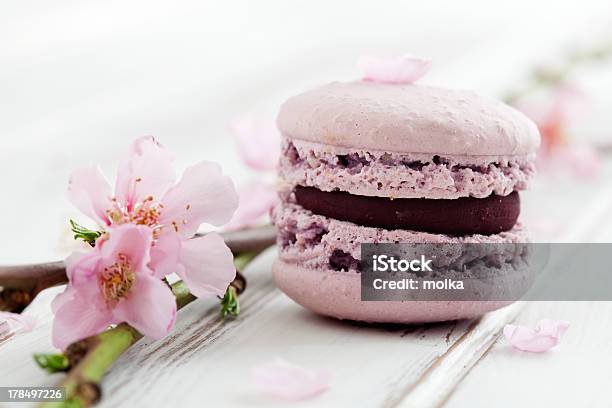 Francese Macaroons - Fotografie stock e altre immagini di Biscotto secco - Biscotto secco, Blu, Bocciolo