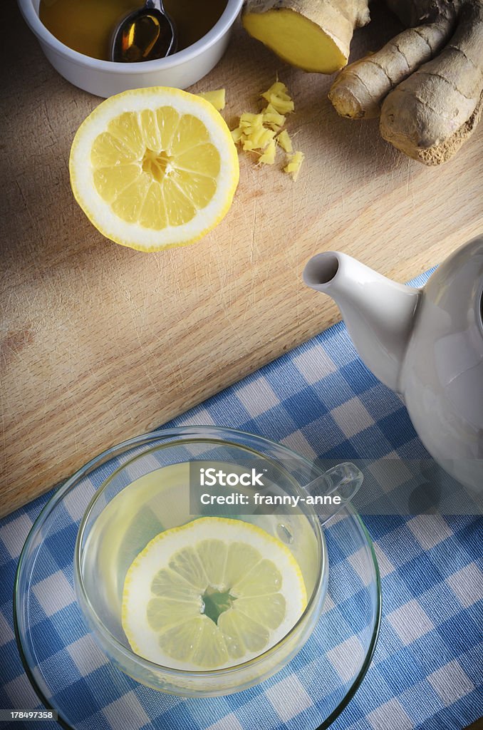 꿀, 레몬, 생강 음료입니다 - 로열티 프리 0명 스톡 사진
