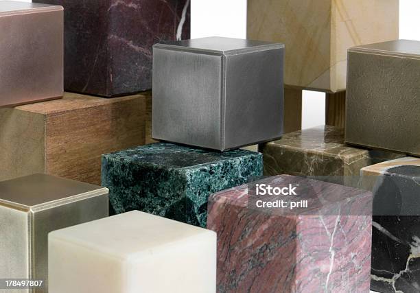 Foto de Cubos Diferentes e mais fotos de stock de Alumínio - Alumínio, Amontoamento, Aço