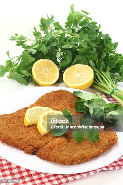 Wiener Schnitzel Arrosto - Fotografie stock e altre immagini di Bed and Breakfast - Bed and Breakfast, Bistecca di manzo, Carne