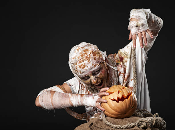 istock The mummy holding pumpkin 178499186