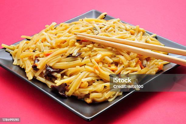 Japanese Nudeln Stockfoto und mehr Bilder von Asiatische Nudeln - Asiatische Nudeln, Farbiger Hintergrund, Fotografie
