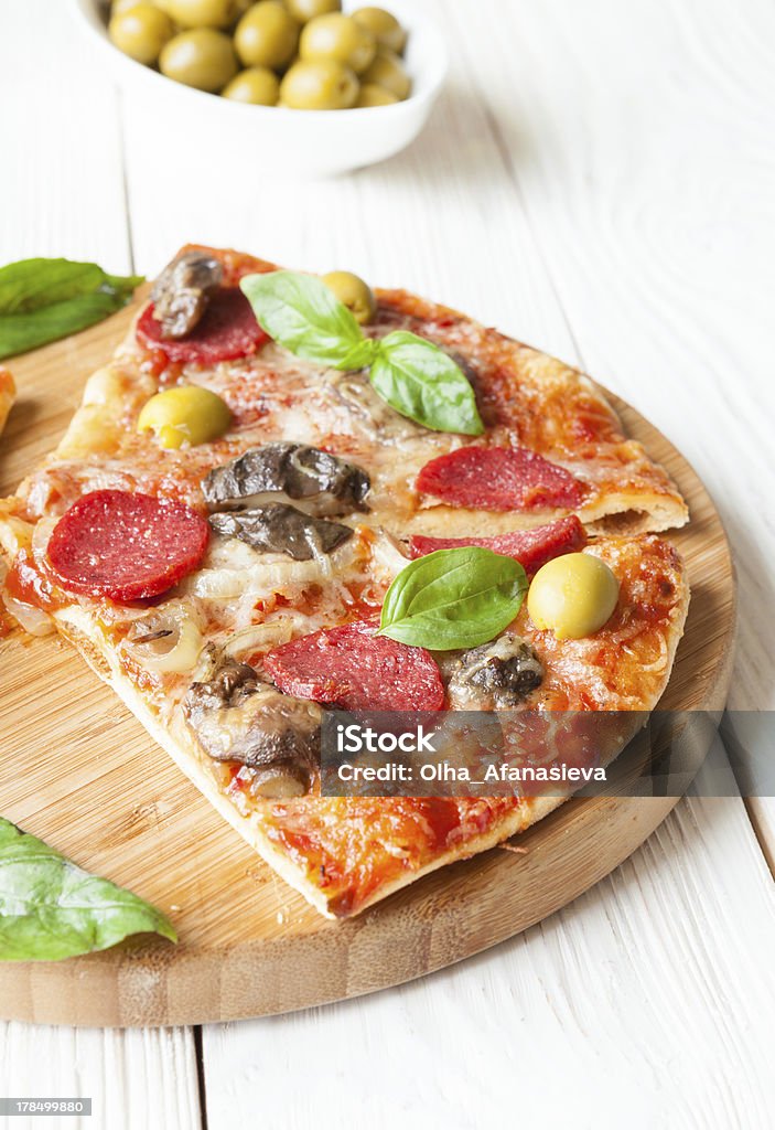 Apetitoso corte em Fatias de pizza - Foto de stock de Alimentação Não-saudável royalty-free
