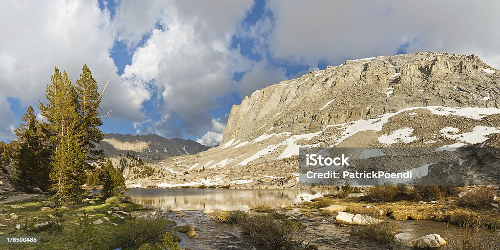 Alpine Lake Panorama - Lizenzfrei Amerikanische Sierra Nevada Stock-Foto