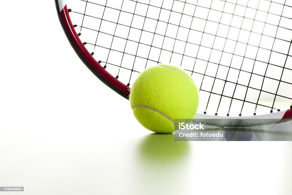 Bola de tenis - Foto de stock de Fondo blanco libre de derechos